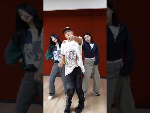 Taeyang [Shoong Challenge] with Nayeon and Momo #kpop #twice #shoong #taeyang #shoongchallenge