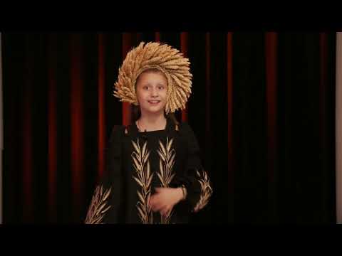 Марія Карпаш читає вірш «Я - Україна»(автор - Інна Скорина-Калаба)