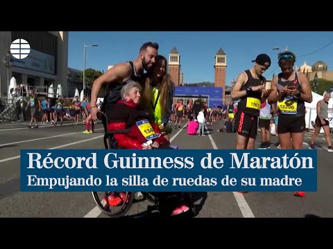 Bate el Récord Guinness en maratón empujando la silla de ruedas de su madre