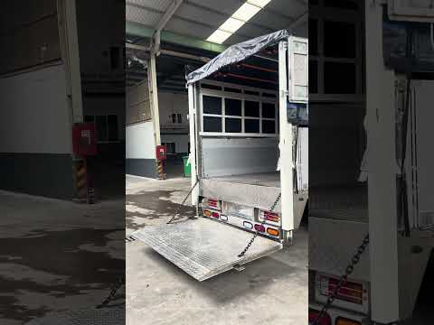 Hino 3,5 tấn thùng 5,2m bửng nâng #hino #hino300 #viral #video #xuhuongyoutube #youtubeshorts #xetai