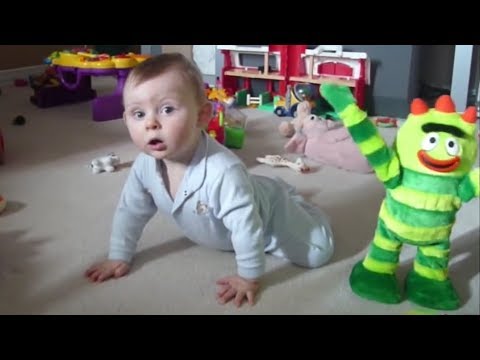 It's dancing time! - Funny baby dance