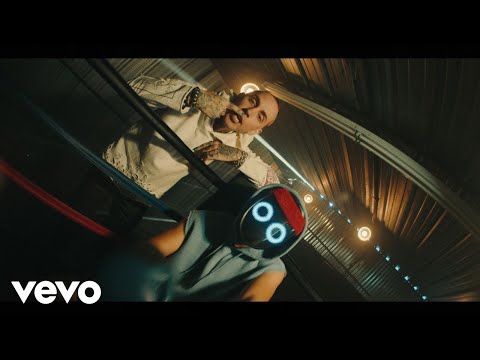 BoyWithUke ft. blackbear - IDGAF (Official Music Video)