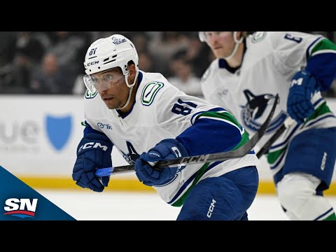 Canucks Dakota Joshua Makes Slick Move in Tight for Shorthanded Tally