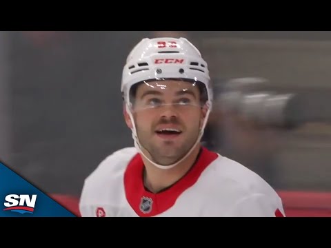 Red Wings Alex DeBrincat Buries Buzzer-Beater vs. Blackhawks