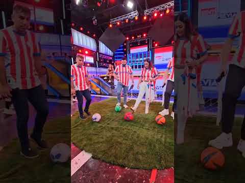 Pipino Cuevas y chicos de Calle 7 en la previa