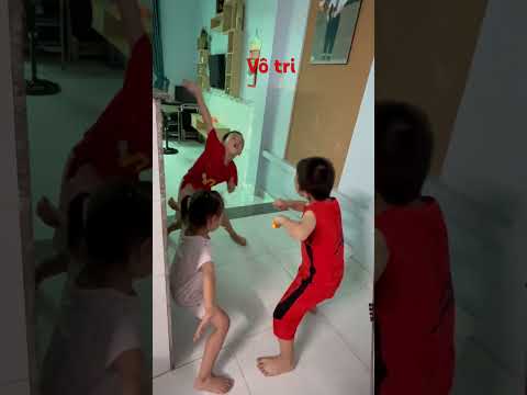 3 anh em lúc nhỏ vô tri