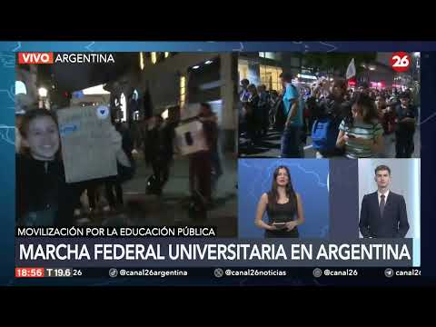 Miles marchan en defensa de universidad pública en Argentina