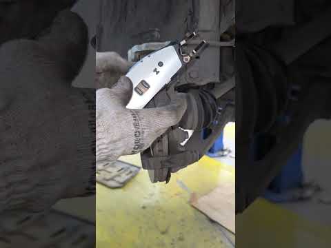 <strong>Ford</strong> Taurus install new front brake pads and rotor resurfacing #brakesystem #automobile #mechanic