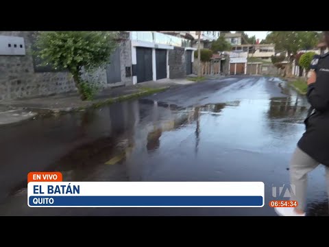 Una fuga de agua reocupa a los vecinos de El Batán, norte de Quito