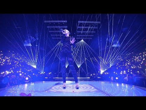 Miley Cyrus - Drive (Live at the Bangerz Tour)