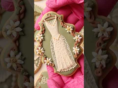 Decorating wedding gown cookies with royal icing #royalicingcookies #customcookies #decoratedcookies