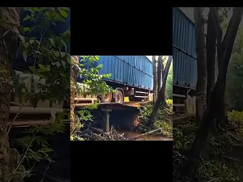 Will it hold?! 🤞🌉 unknownartist #truckdriver #lkw #camion #bigrig #hgv #lorry #job #ets2 #automobile