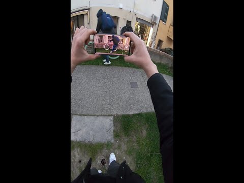 Live bike theft, bike thief blocked