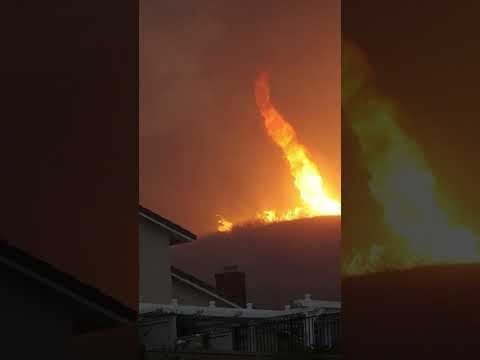 കാറ്റുള്ളപ്പോൾ വേസ്റ്റ് കത്തിച്ചാൽ ഇങ്ങനെ ഇരിക്കും|Natural Incidents ThaShake You For A Moment