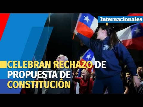 Chilenos celebran el rechazo a la propuesta de nueva Constitución