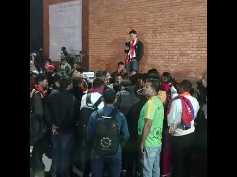 आफू ठ*गि*एको थाहा पाएपछि पी*डितले एयर*पोर्ट मै गरे द*ला*लको राम धु*ला*ई #reelsvideoシ #popular #baide