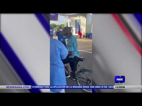 Hombre se vacuna en bicicleta en Penonomé