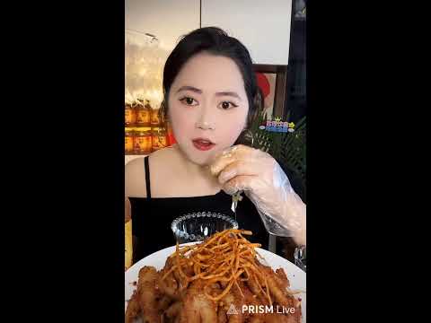 🔴 delicious  food eat by pretty woman