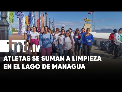 Atletas se suman al cuidado del medio ambiente en las costas del Lago de Managua