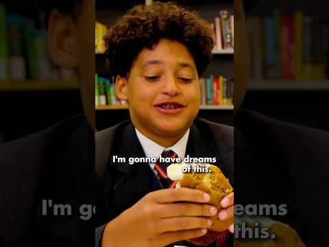 British Highschoolers try American Ice Cream Sandwiches!