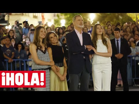 Los gestos de cariño de los Reyes y sus hijas Leonor y Sofía durante el concierto de Ara Malikian