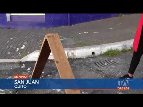 Un socavón ocasiona varios accidentes de tránsito en San Juan, centro de Quito