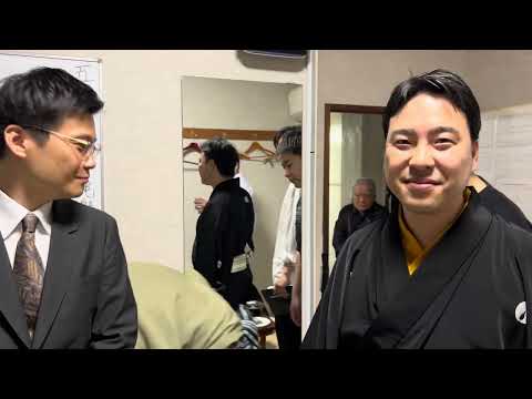 浅草演芸ホール千穐楽。昇吾さんや喜太郎さん、夜席の竹千代さんや五郎さんも高座で三本締め。楽屋で４人を撮影。２０日間お疲れ様！六月中席は池袋演芸場で披露目。僕は末廣亭昼トリ。どちらも来てね！