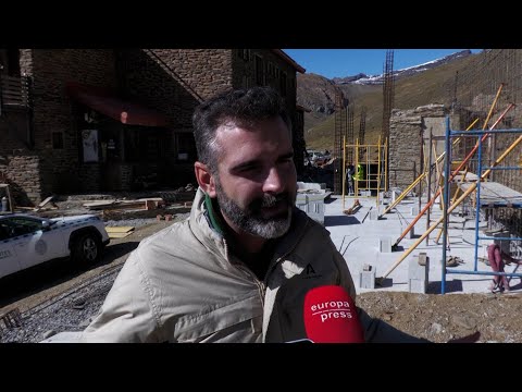 Fernández-Pacheco comprueba la evolución de las obras del Refugio de Poqueira en Sierra Nevada