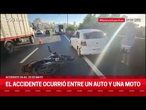 ACCIDENTE entre un AUTO y una MOTO en AU. 25 de MAYO: eL MOTOCICLISTA fue TRASLADADO