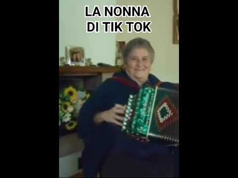 LA NONNA DI TIK TOK ALL'ORGANETTO! 🤣