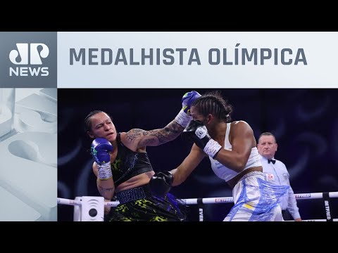 Atleta brasileira Bia Ferreira se torna campeã mundial de boxe