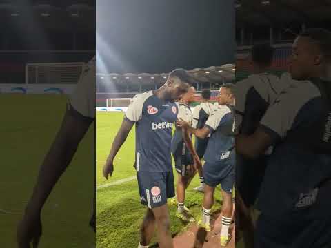 KIKOSI CHA SIMBA KIKIFANYA MAZOEZI YA MWISHO