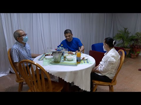 Familiares visitan a monseñor Rolando Álvarez