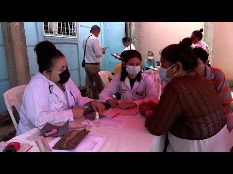 Pobladores del barrio Bertha Calderón reciben atención médica gratuita