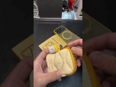 I received the bread slice earphone storage bag a while ago, and the free gift