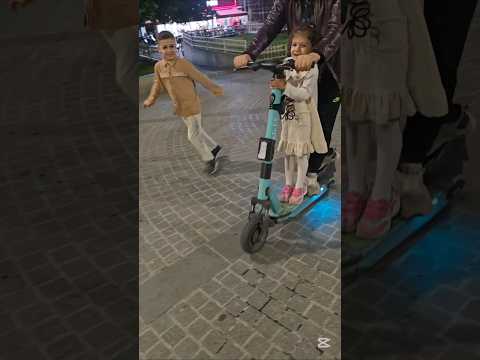 ميرا ويزن وصهيب لعبو بالسكوتر السريع