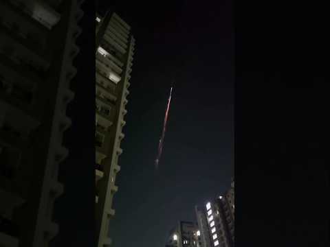 Bright Meteor Type (not sure) Lights Up Delhi Sky last night - Must Watch