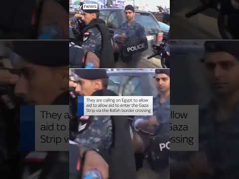 Pro-Palestinian students clash with riot police outside Egyptian embassy in Beirut