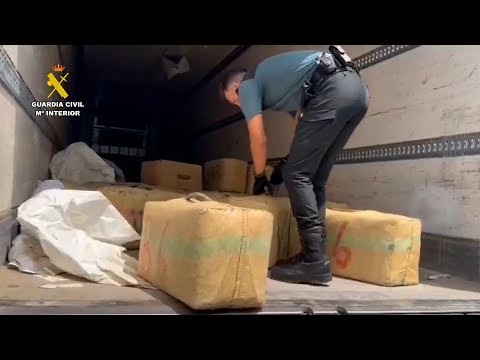 Incautadas casi 2 toneladas de hachís en el interior de un camión en Girona