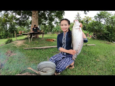 ลาบปลาตองตัวใหญ่กินข้าวเที่ยงก ลาบปลาตองตัวใหญ่กินข้าวเที่ยงก