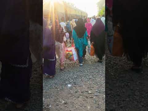 टूंडीगंज स्टेशन के प्लेटफार्म नंबर एक पर पीसीसी नहीं है प्लेटफार्म का