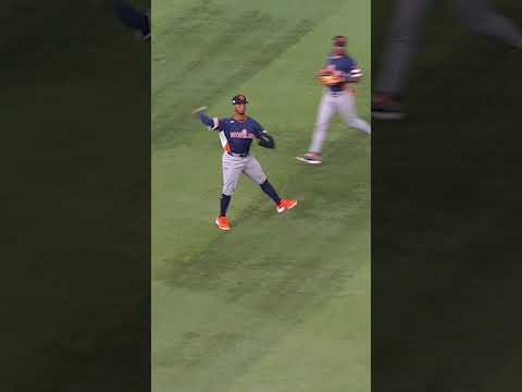 Luis Arraez starts off the scoring for Team Venezuela! #WorldBaseballClassic