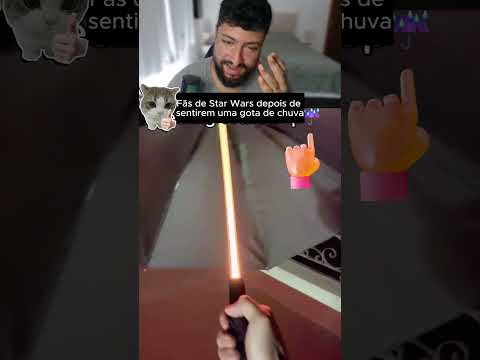 Fãs de Star Wars depois de sentirem uma gota de chuva!🔦☔ #starwars #lightsaber