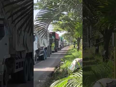 Ruas Bojonegara–Puloampel Macet Parah, Truk Besar Padati Jalan Sejak Pagi
