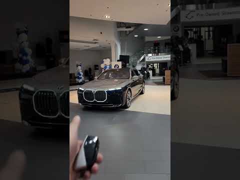 BMW 7 Series: How to close the doors via key fob