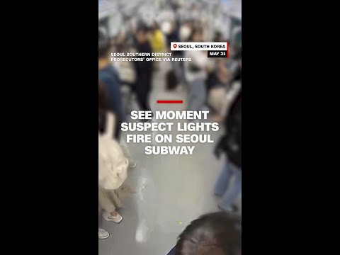 See moment suspect lights fire on Seoul subway