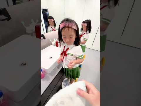 沉浸式体验三胞胎起床上学vlog~  #baby #cute #cutebaby #萌娃 #funny #family #搞笑#lovelybaby