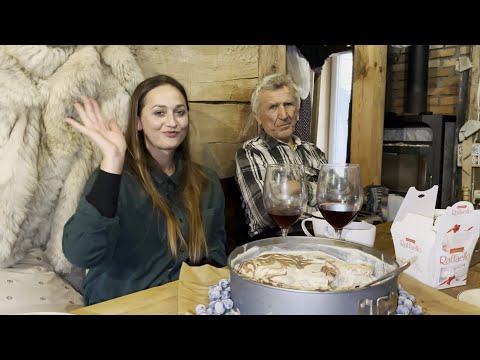 Die Familie kommt zum Pilze sammeln