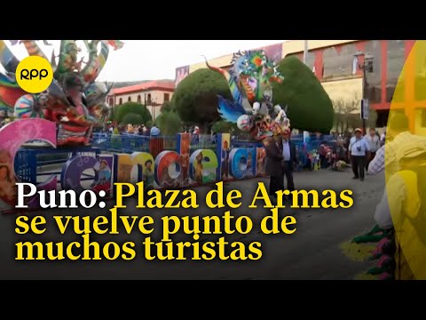 Puno: Turistas aprovechan la Plaza de Armas para tomarse fotografías