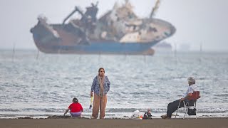 Thumbnail for the video "US and Iran Move Closer to Deal Despite Hormuz Skirmishes" from Bloomberg Television